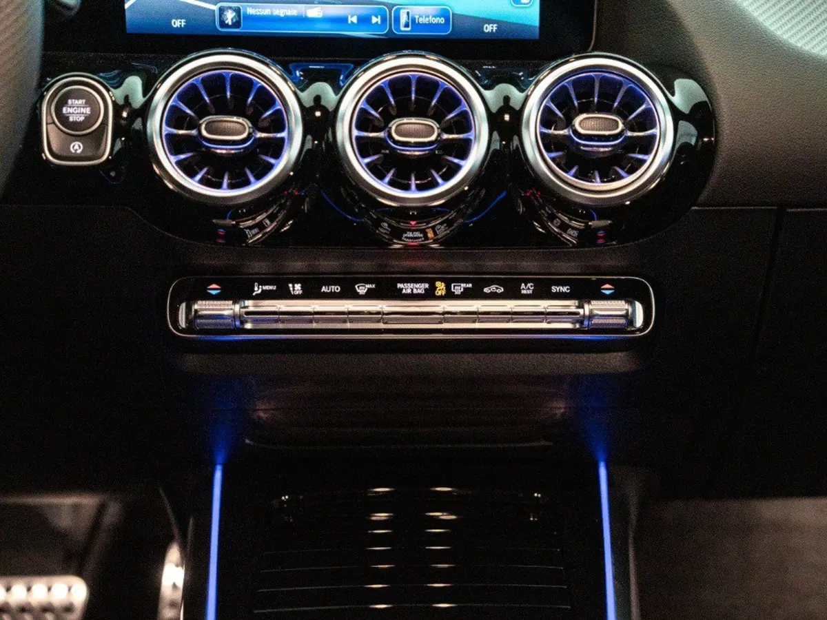Mercedes-Benz GLA SUV nuova a Macerata (16)