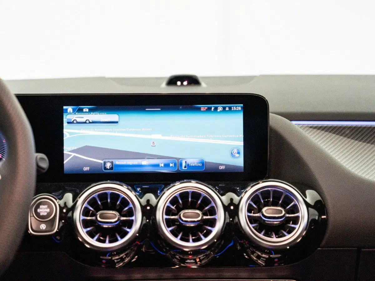 Mercedes-Benz GLA SUV nuova a Macerata (18)