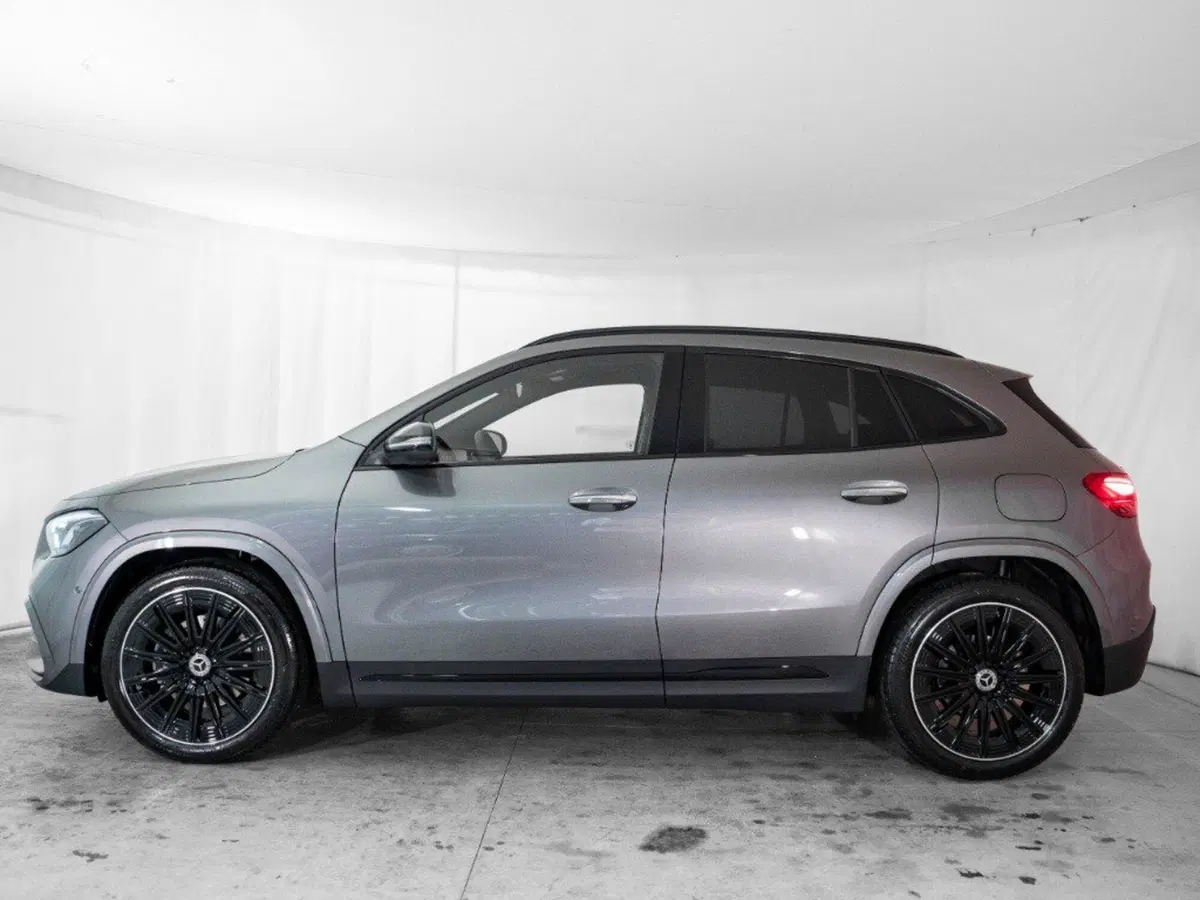 Mercedes-Benz GLA SUV nuova a Macerata (2)