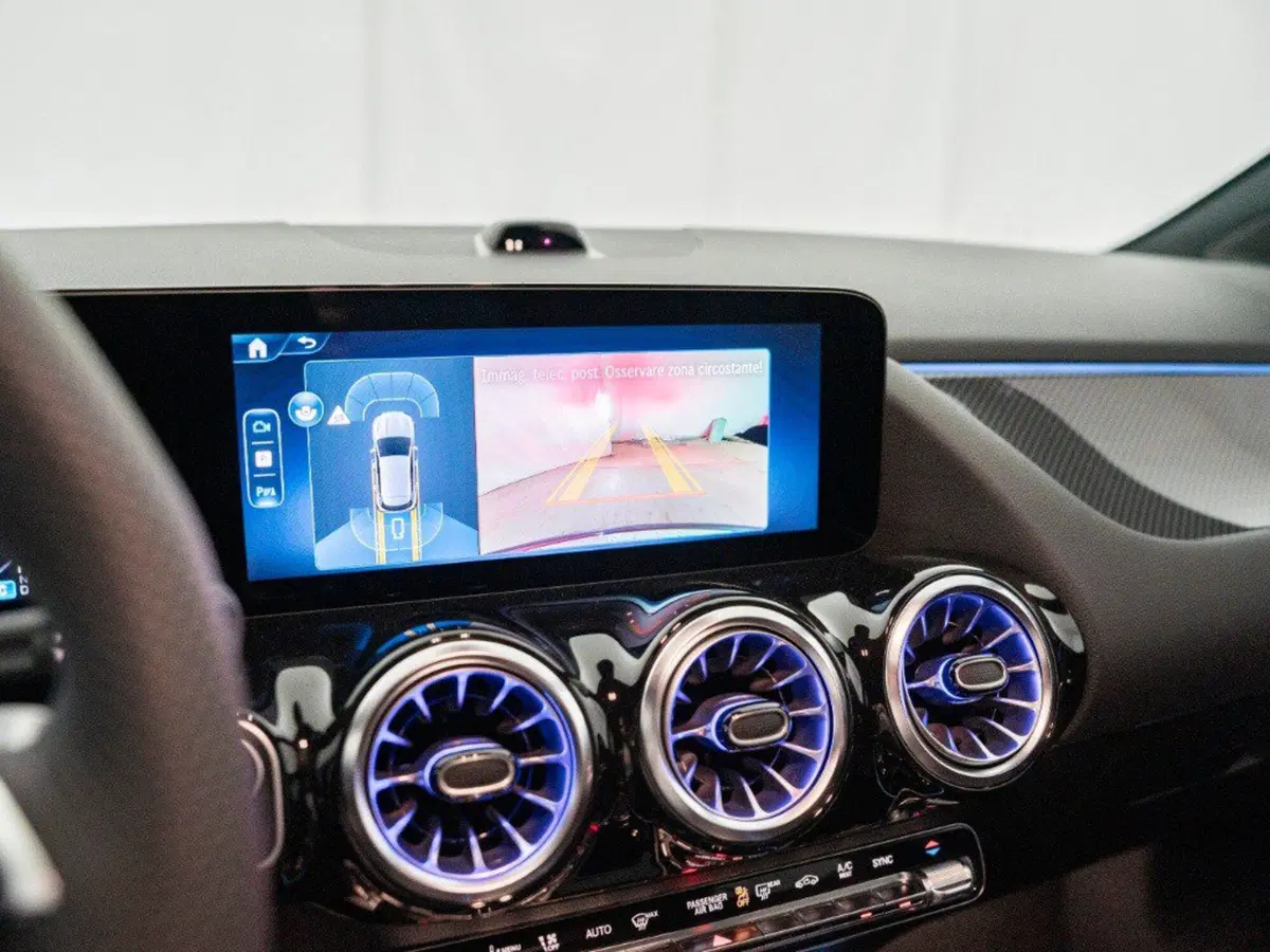 Mercedes-Benz GLA SUV nuova a Macerata (20)