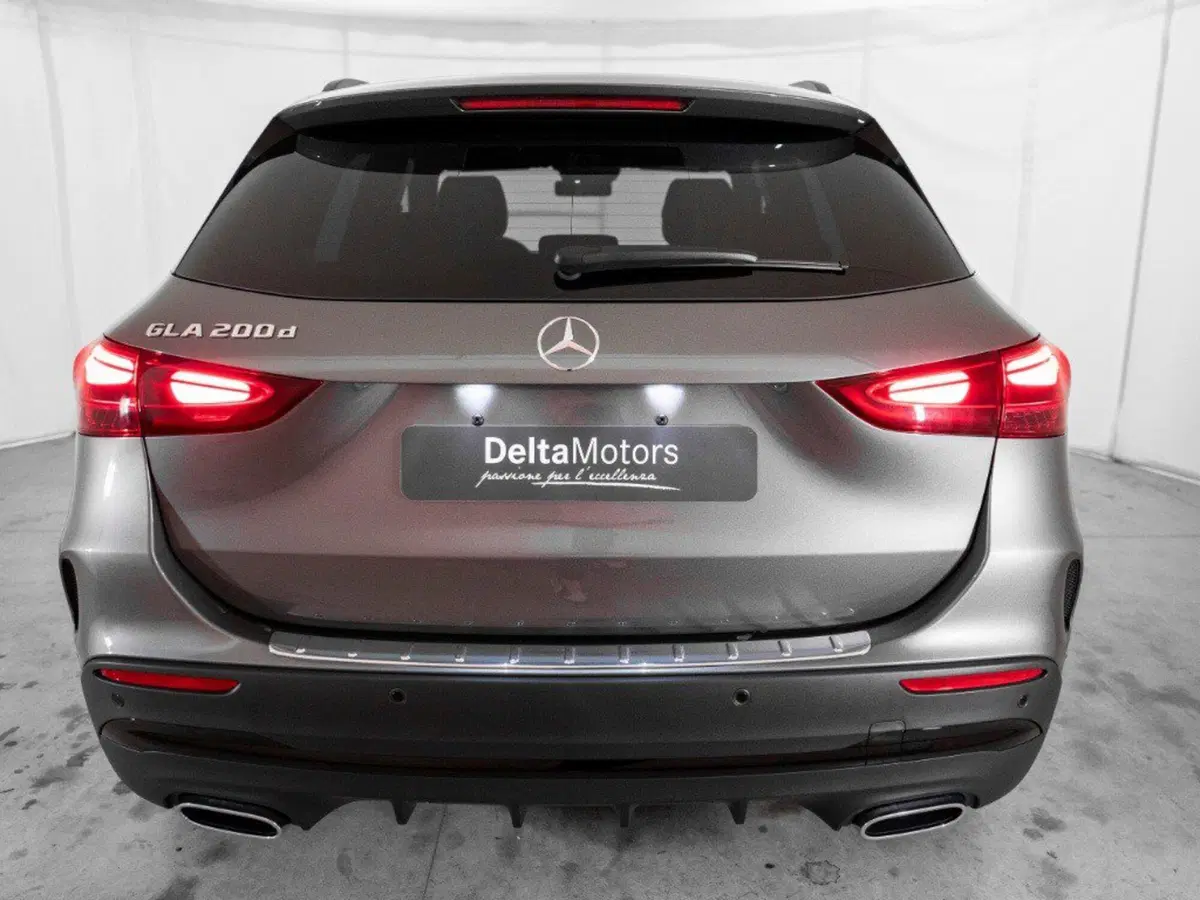 Mercedes-Benz GLA SUV nuova a Macerata (3)