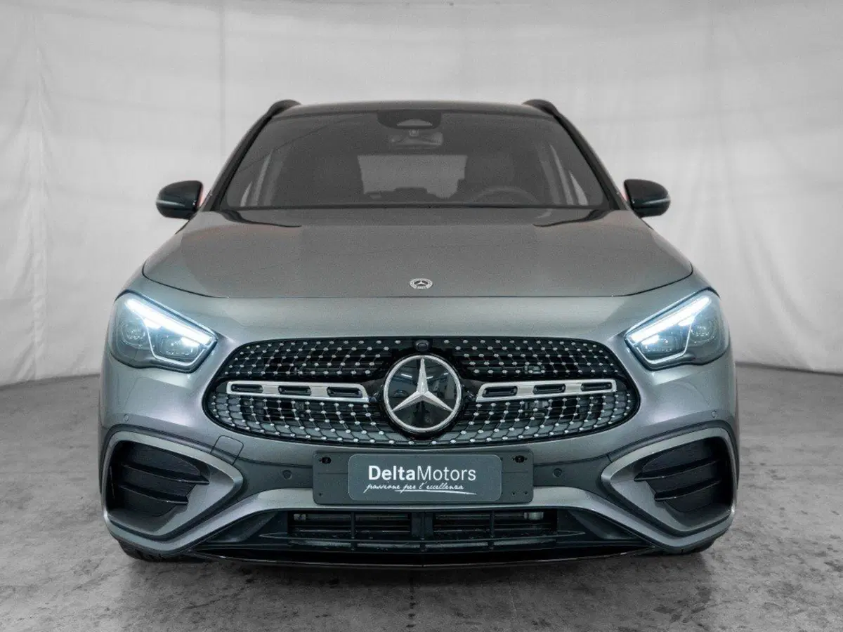 Mercedes-Benz GLA SUV nuova a Macerata (5)