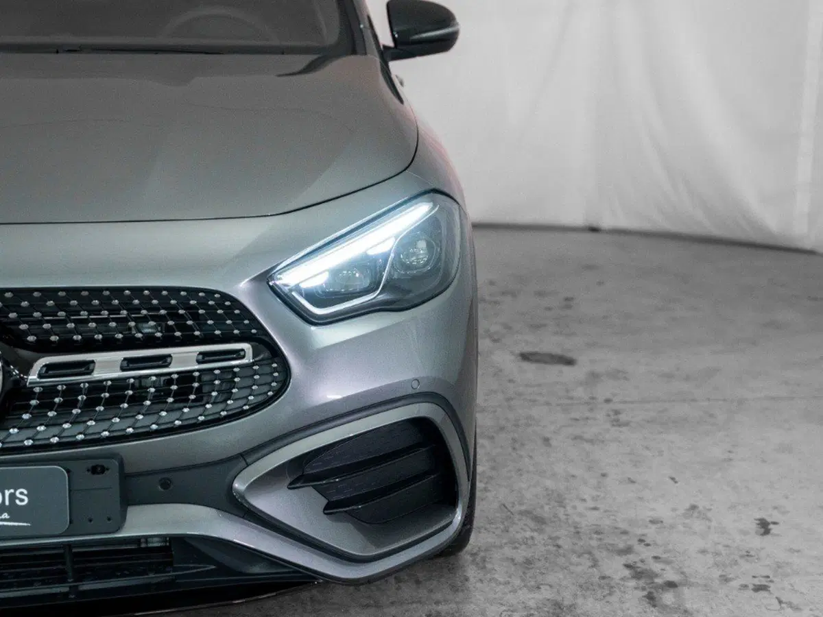 Mercedes-Benz GLA SUV nuova a Macerata (7)