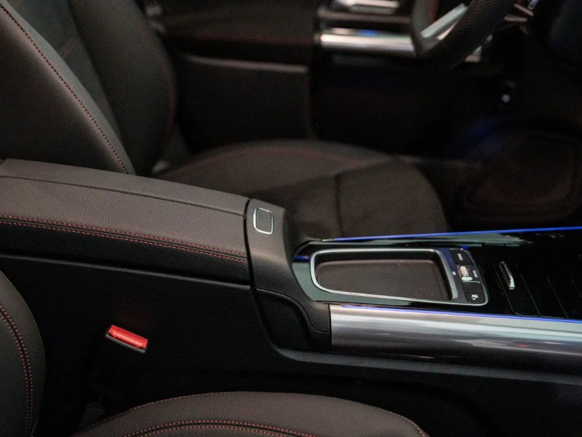 Mercedes-Benz GLA SUV nuova a Macerata (9)