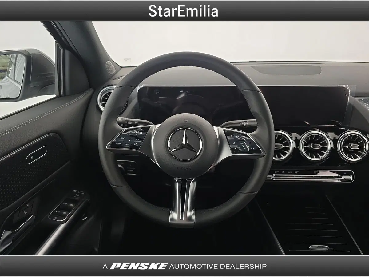 Mercedes-Benz EQA nuova a Bologna (19)