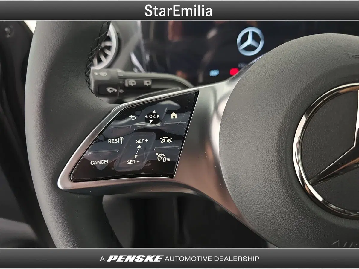 Mercedes-Benz EQA nuova a Bologna (20)