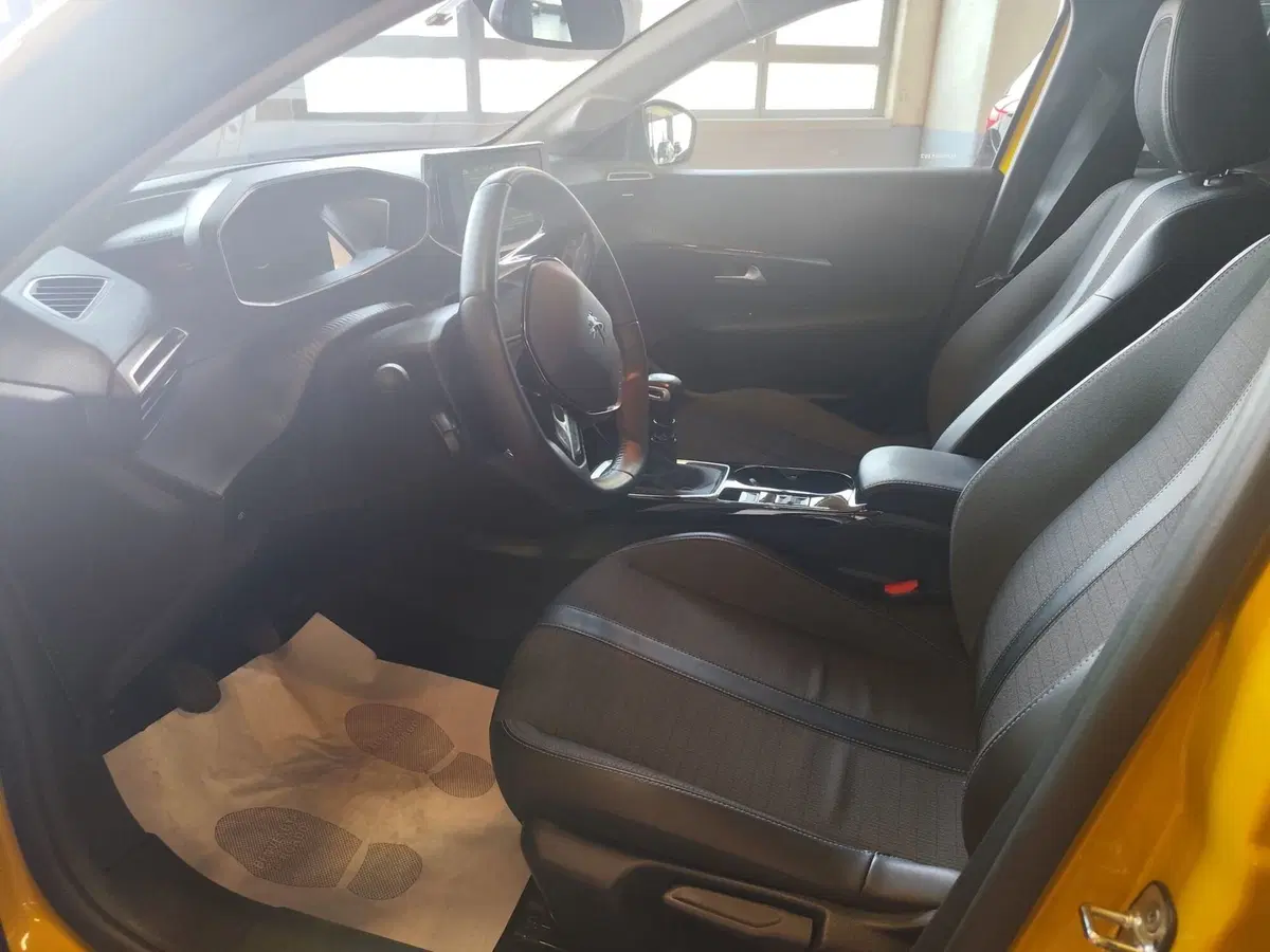 Peugeot 208 usata a Milano (12)