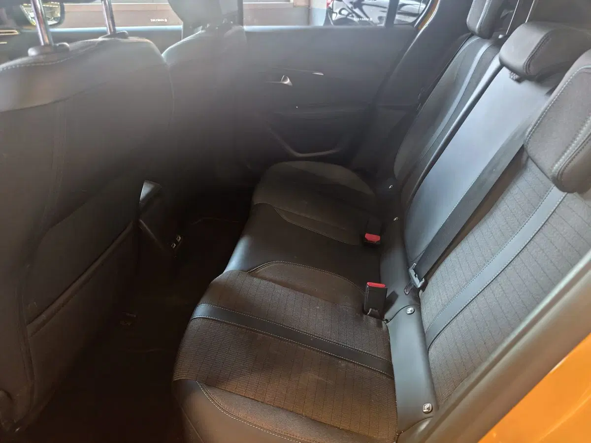 Peugeot 208 usata a Milano (14)