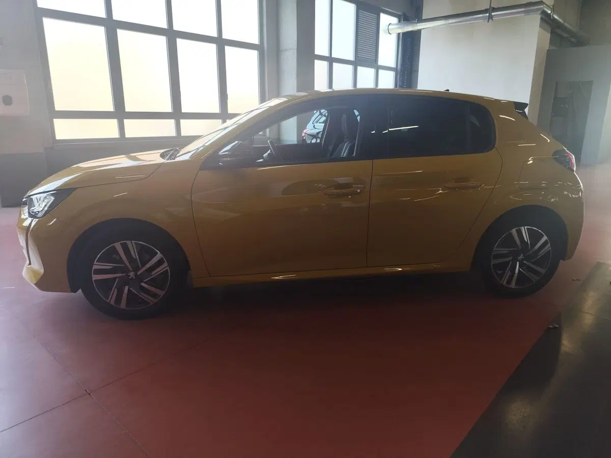 Peugeot 208 usata a Milano (3)