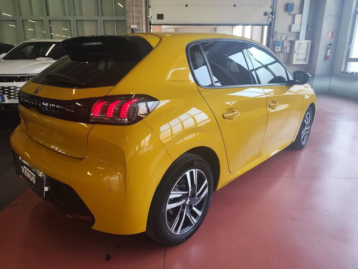 Peugeot 208 usata a Milano (6)