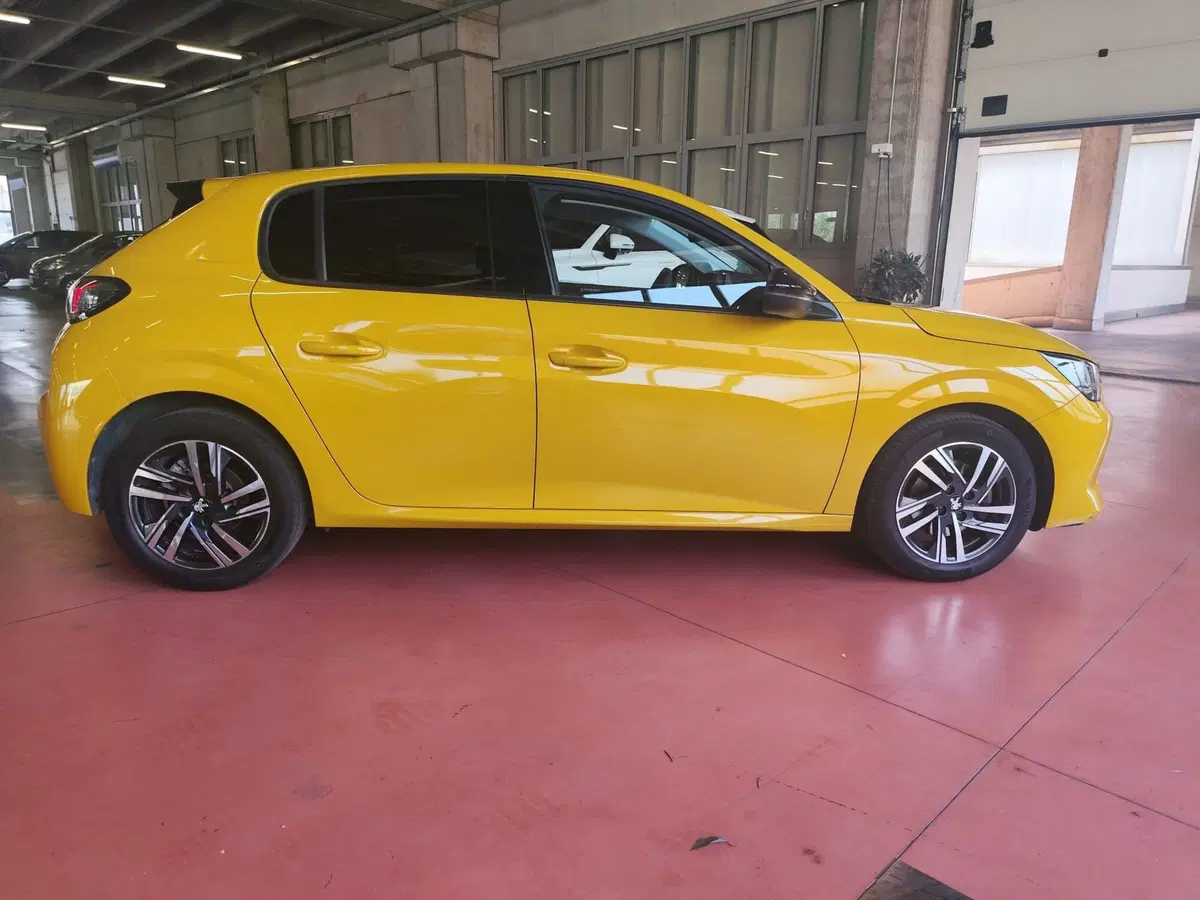 Peugeot 208 usata a Milano (7)