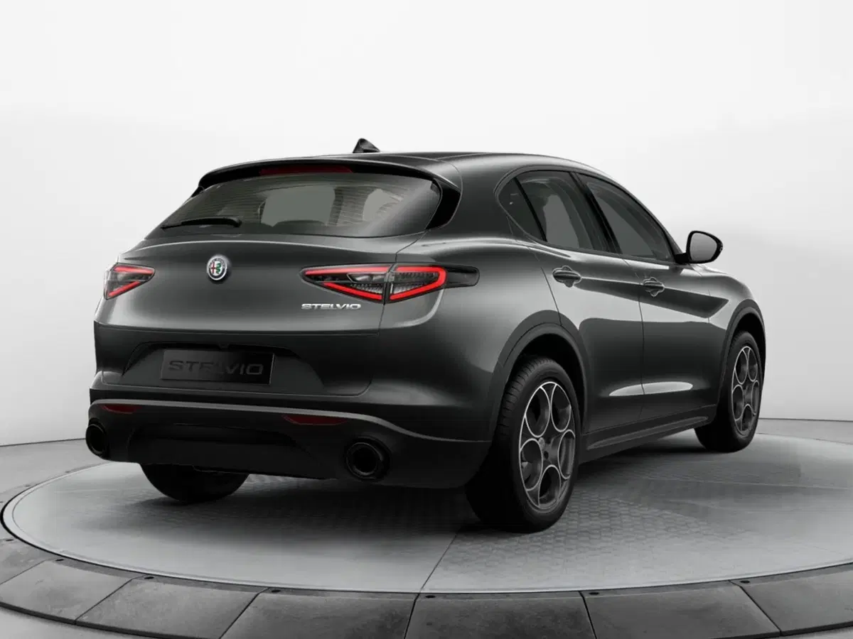 Alfa Romeo Stelvio nuova a Salerno (2)