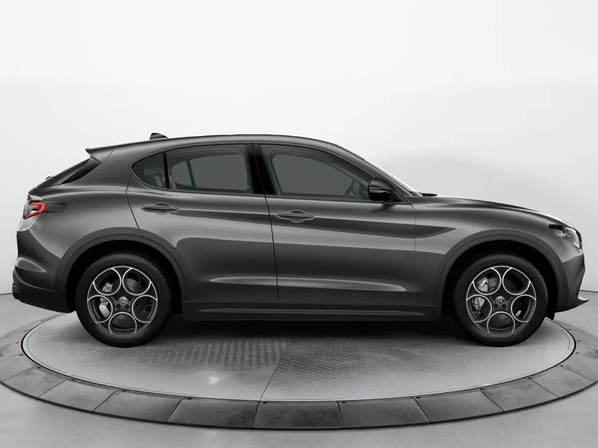 Alfa Romeo Stelvio nuova a Salerno (3)