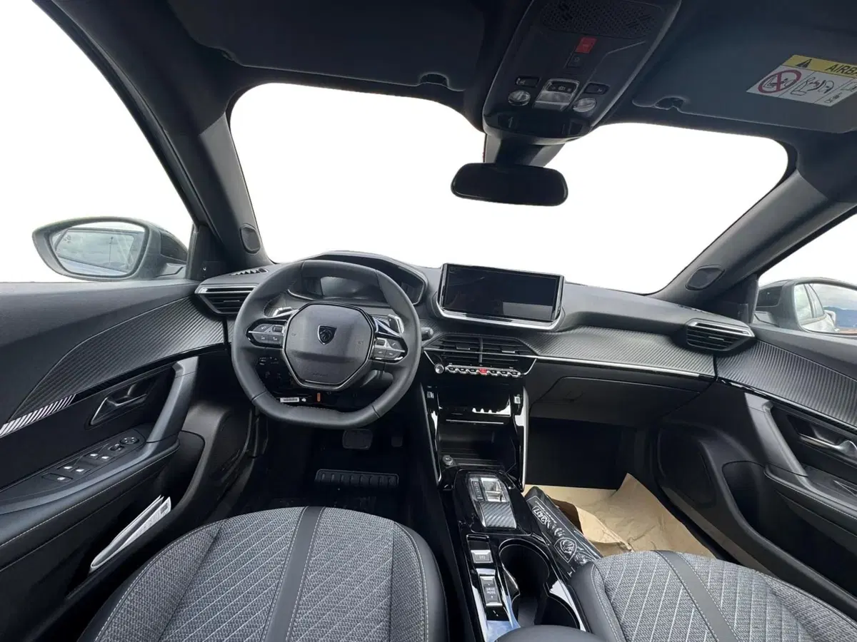 Peugeot 2008 nuova a Salerno (5)