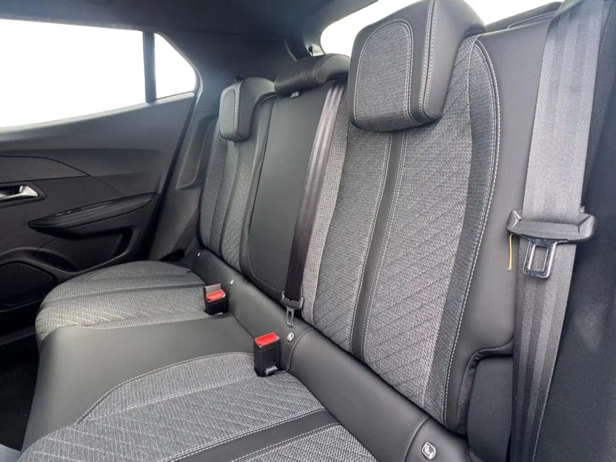 Peugeot 2008 nuova a Salerno (7)