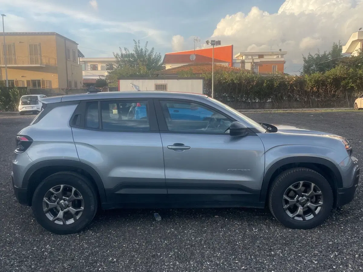 Jeep Avenger usata a Salerno (18)