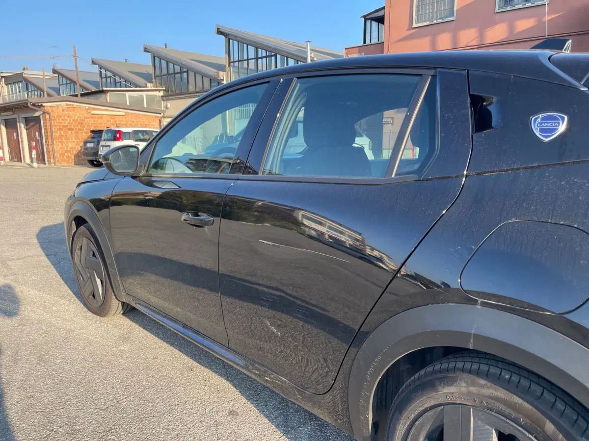 Lancia Ypsilon usata a Salerno (11)