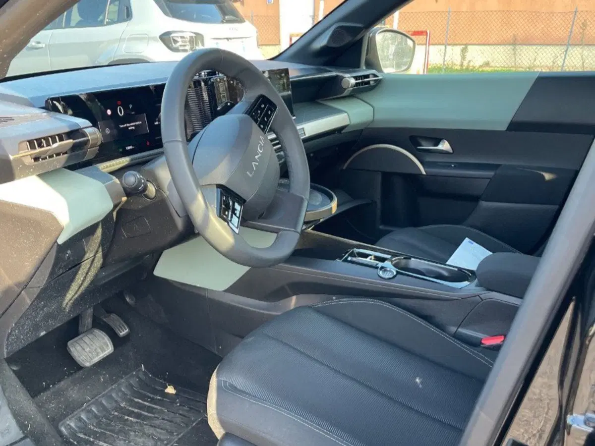 Lancia Ypsilon usata a Salerno (6)