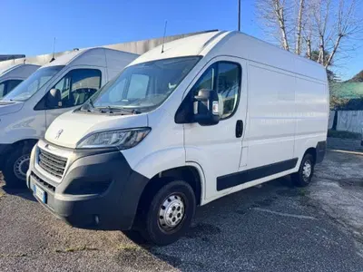 Peugeot Boxer Furgone 335 L2H2 2.2 bluehdi 140cv S&amp;S vetrato del 2019 usata a Fisciano