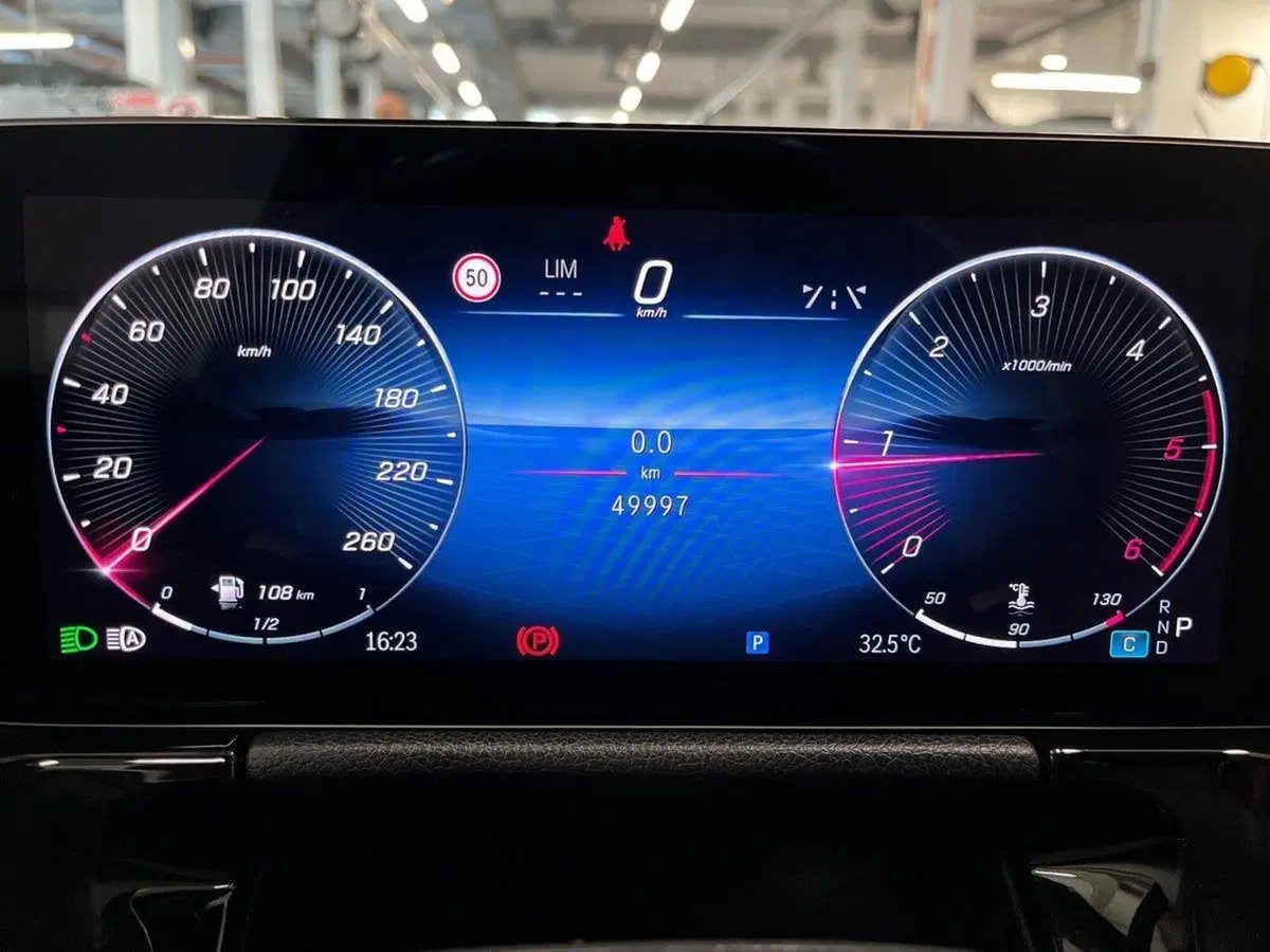Mercedes-Benz GLA SUV usata a Prato (13)