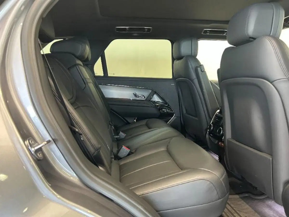 Land Rover Range Rover Sport usata a Venezia (12)