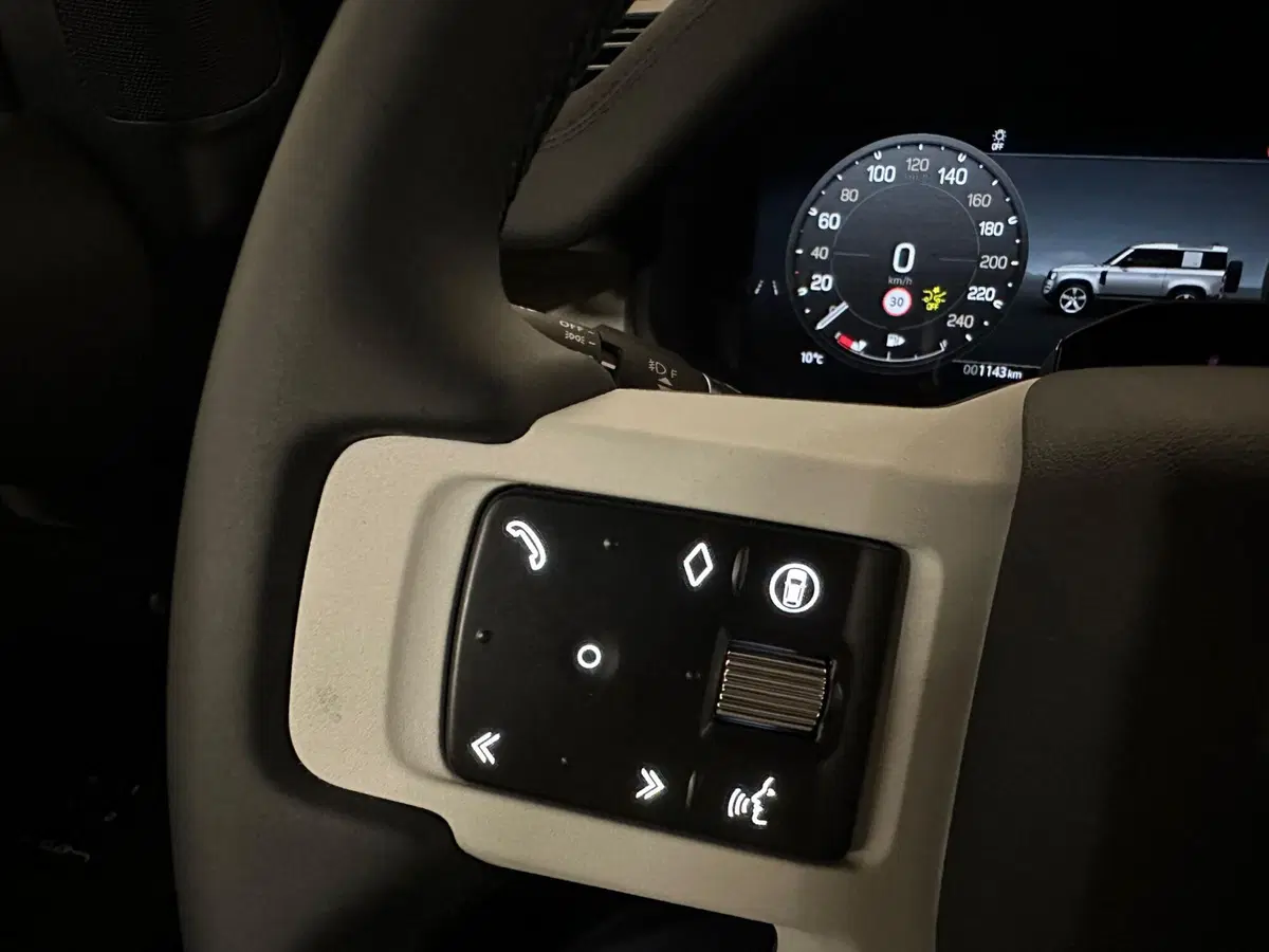 Land Rover Defender usata a Novara (11)