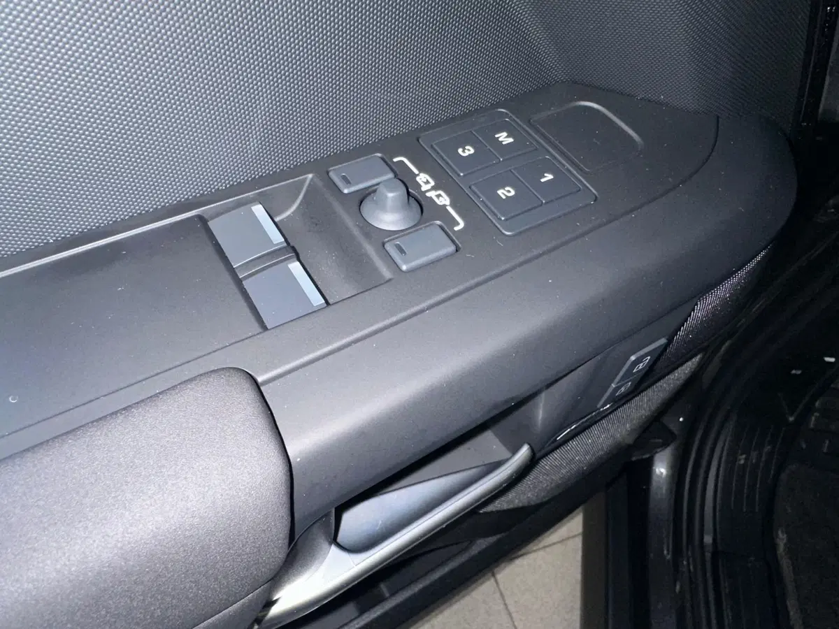 Land Rover Defender usata a Novara (19)