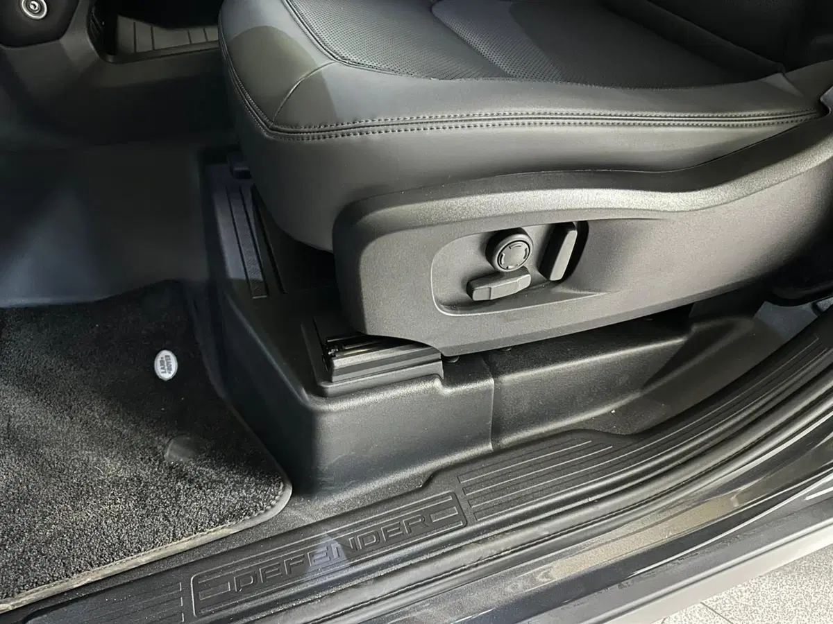 Land Rover Defender usata a Novara (20)