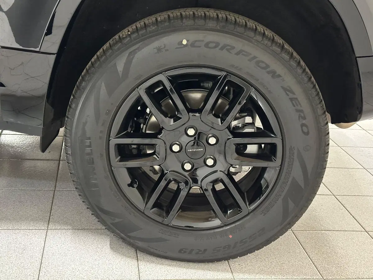 Land Rover Defender usata a Novara (9)