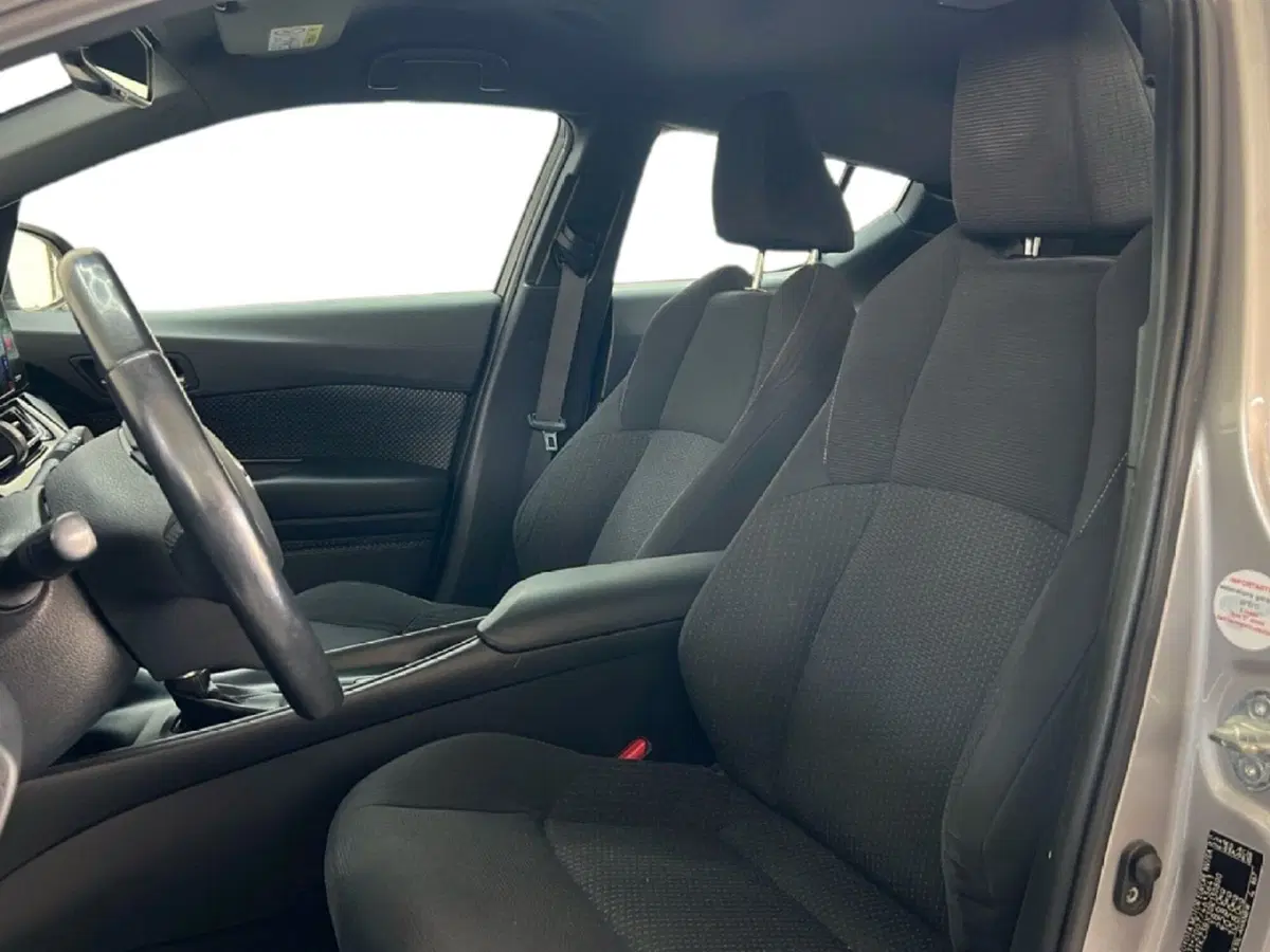 Toyota Toyota C-HR usata a Roma (12)