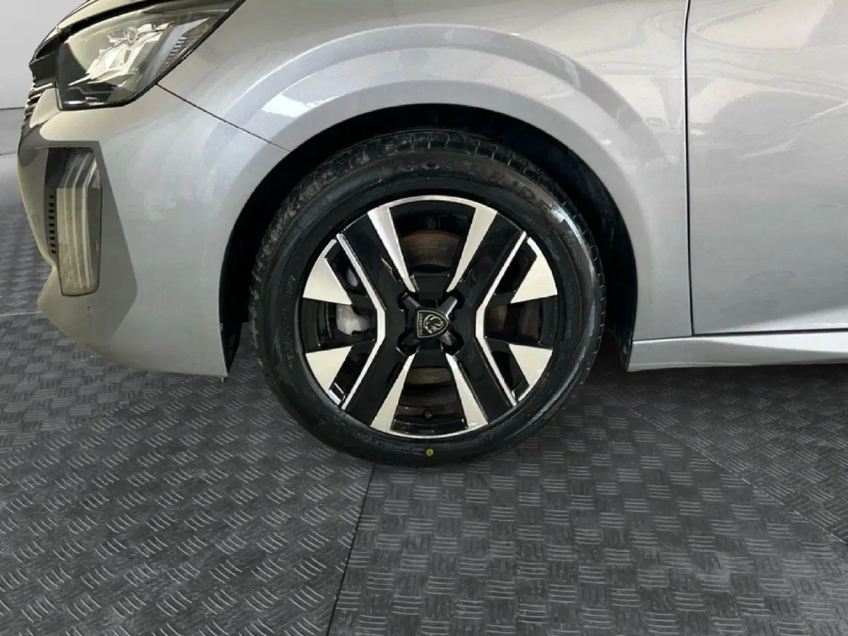 Peugeot 208 usata a Roma (9)