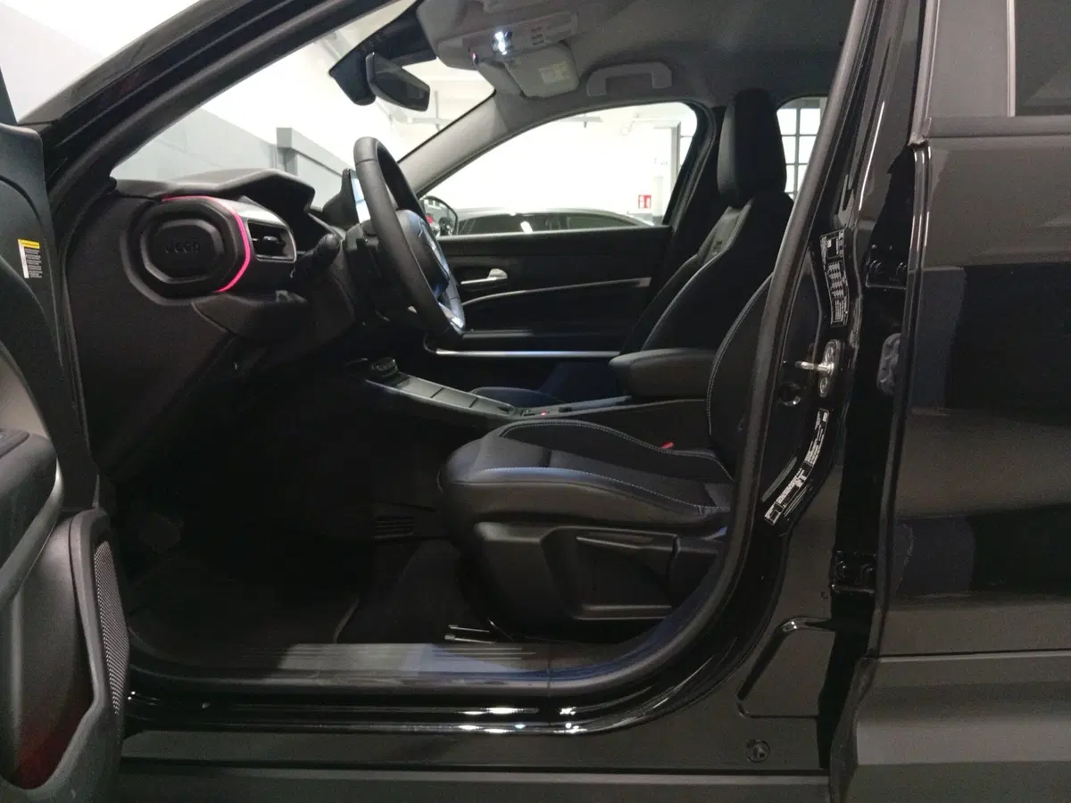 Jeep Avenger usata a Varese (9)