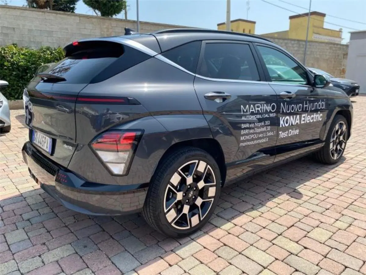 Hyundai Kona usata a Bari (6)