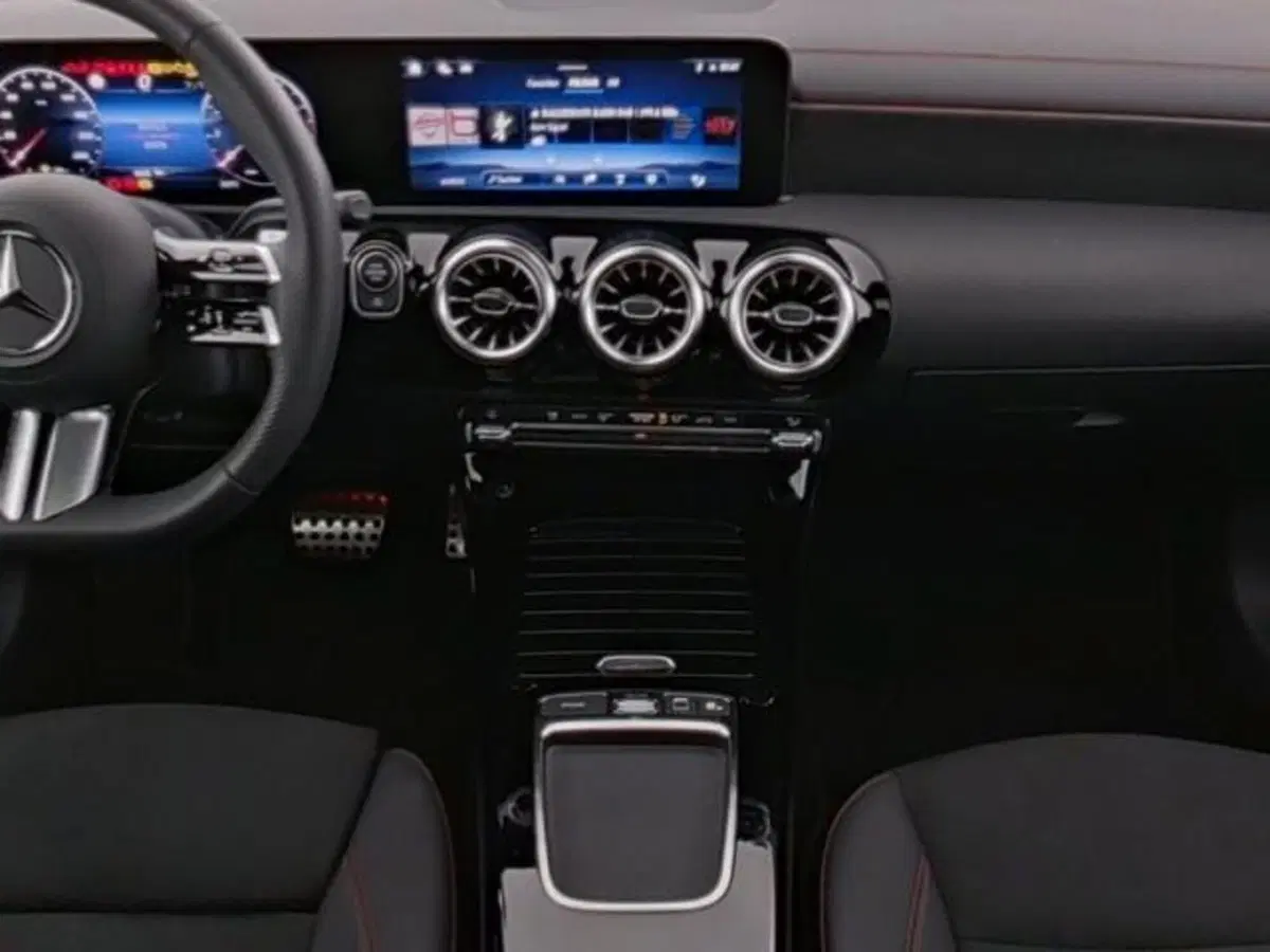 Mercedes-Benz CLA Shooting Brake usata a Milano (9)