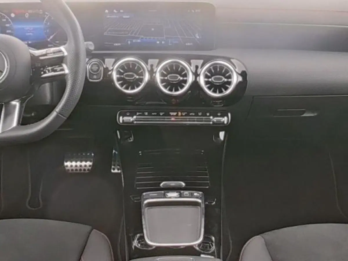 Mercedes-Benz CLA Shooting Brake usata a Milano (9)