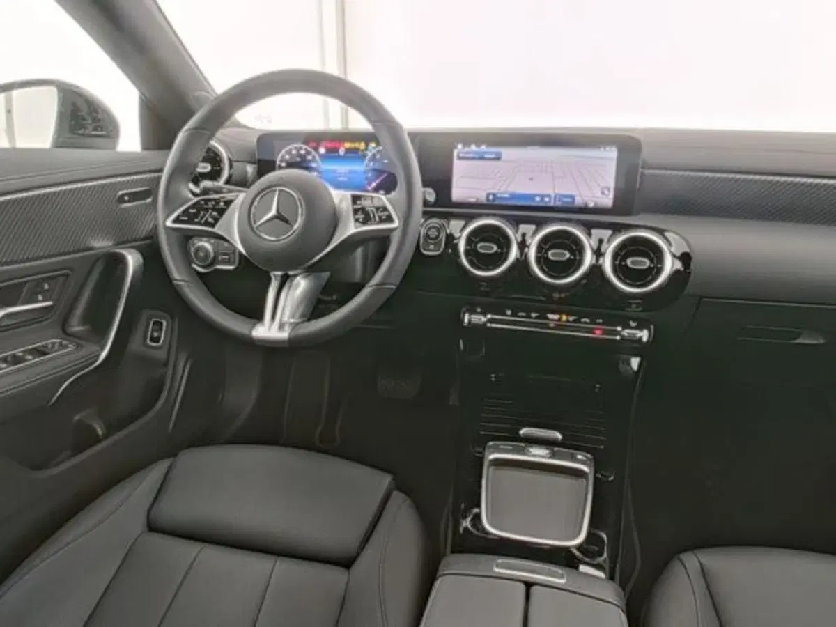 Mercedes-Benz CLA Shooting Brake usata a Milano (5)
