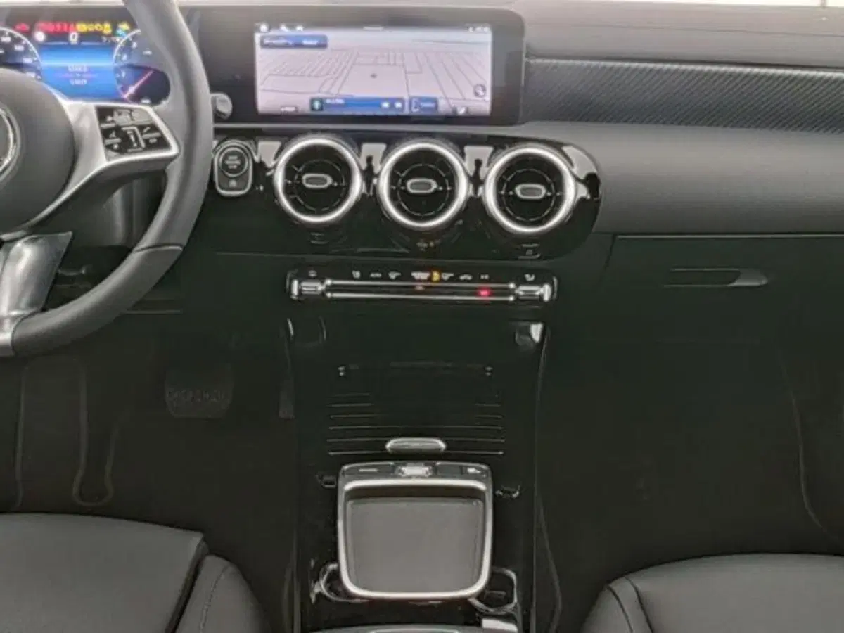 Mercedes-Benz CLA Shooting Brake usata a Milano (8)