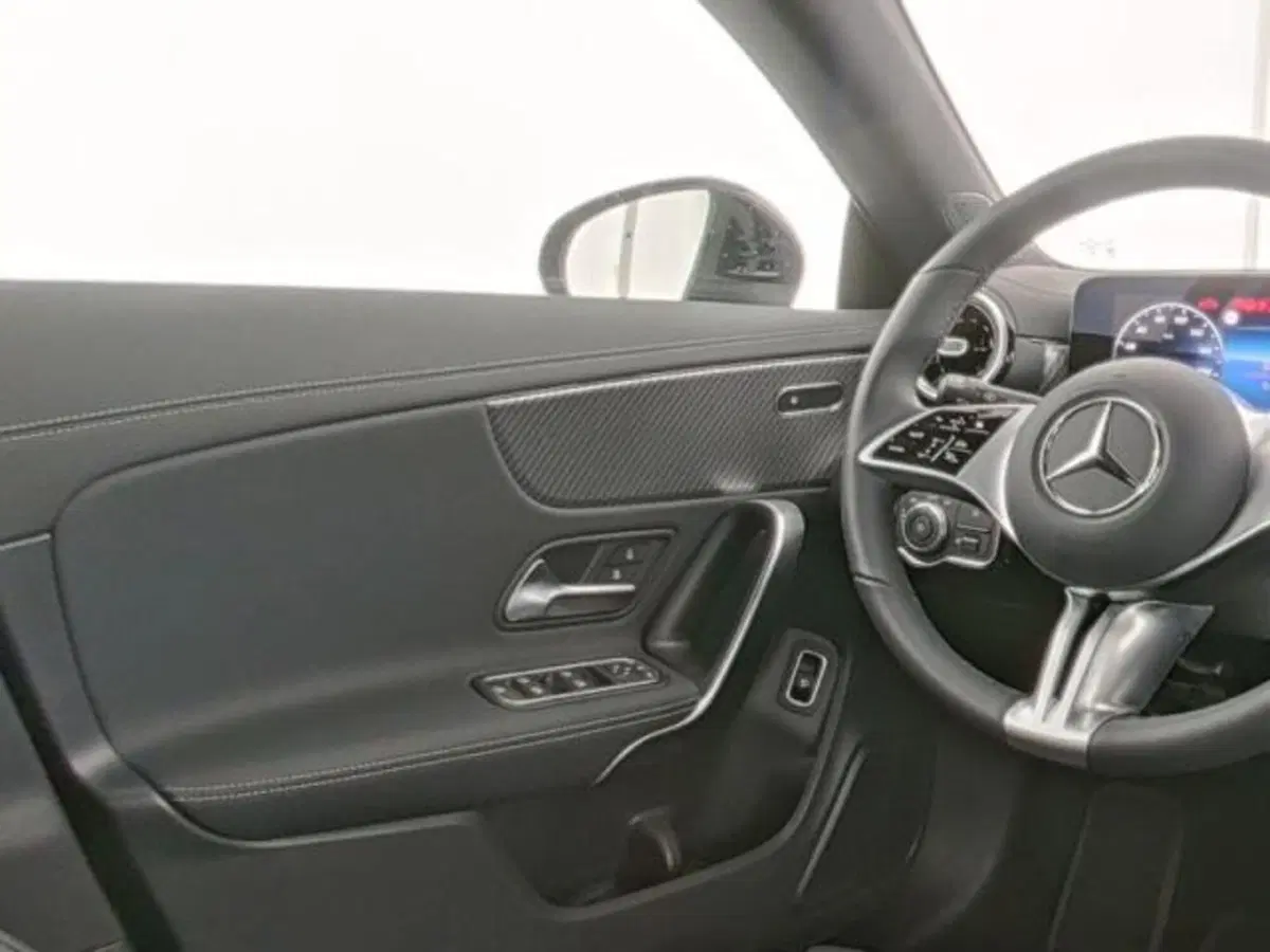Mercedes-Benz CLA Shooting Brake usata a Milano (9)