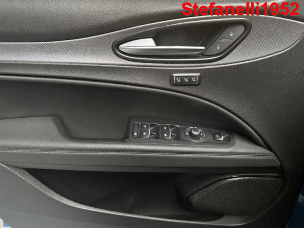 Alfa Romeo Stelvio usata a Bologna (10)