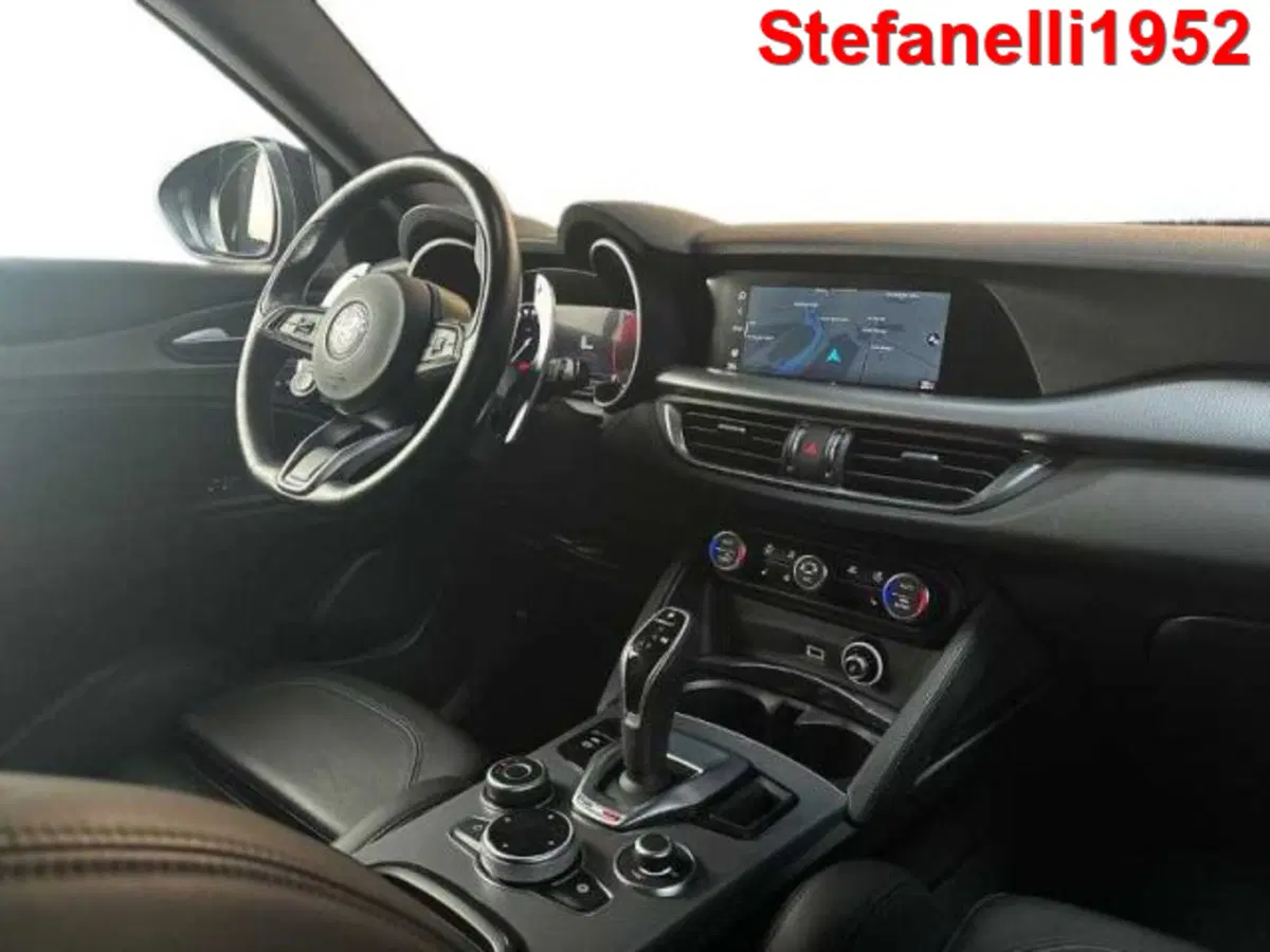 Alfa Romeo Stelvio usata a Bologna (15)
