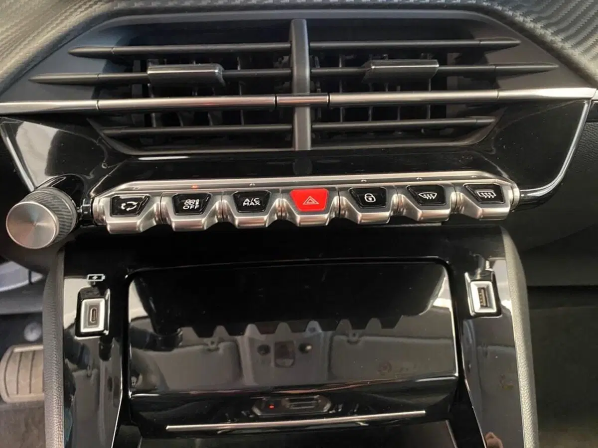 Peugeot 208 usata a Torino (11)