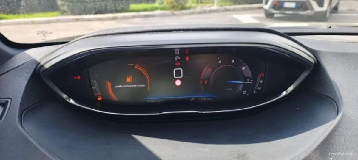 Peugeot 3008 usata a Taranto (9)