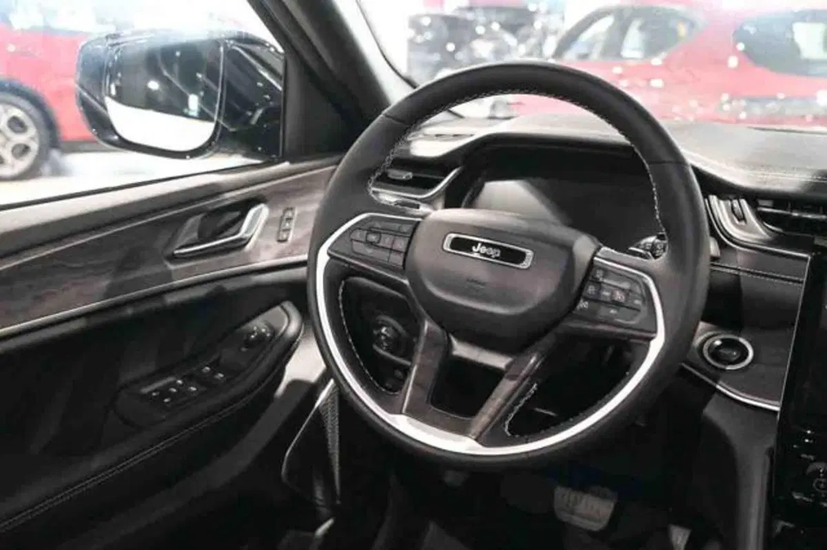 Jeep Grand Cherokee nuova a Torino (11)