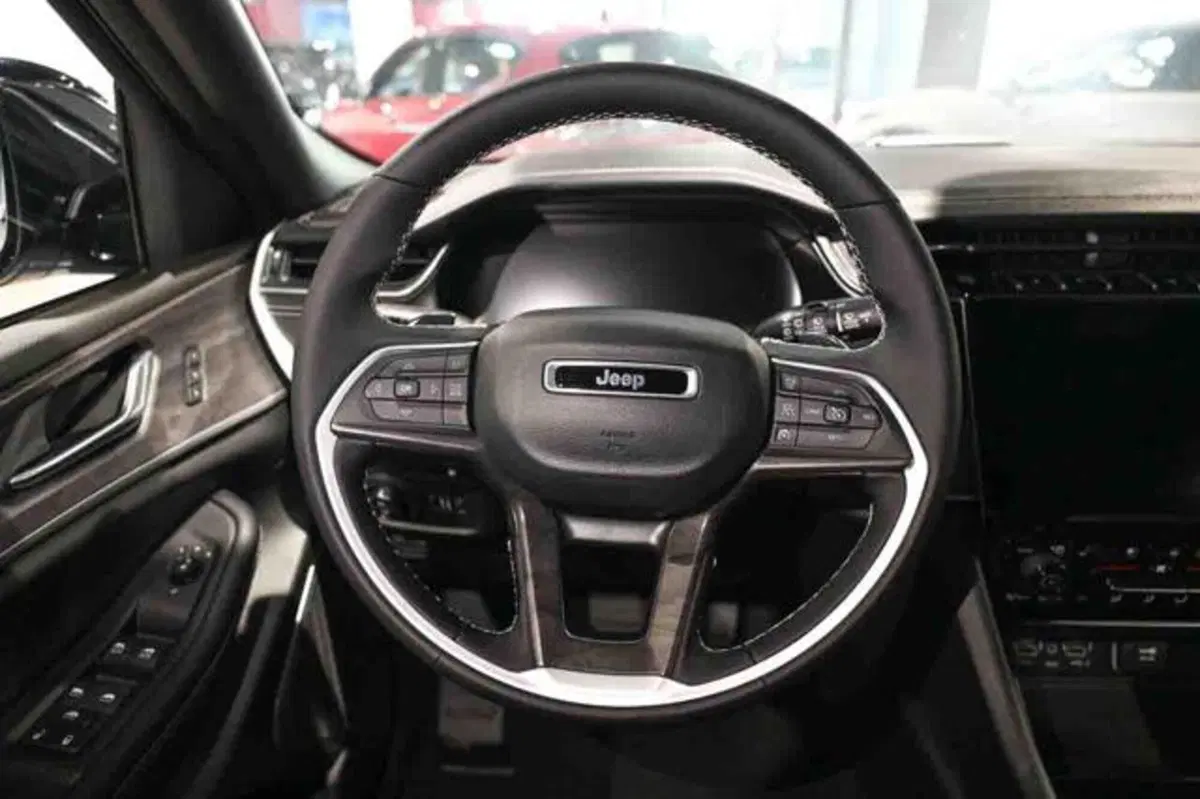 Jeep Grand Cherokee nuova a Torino (15)