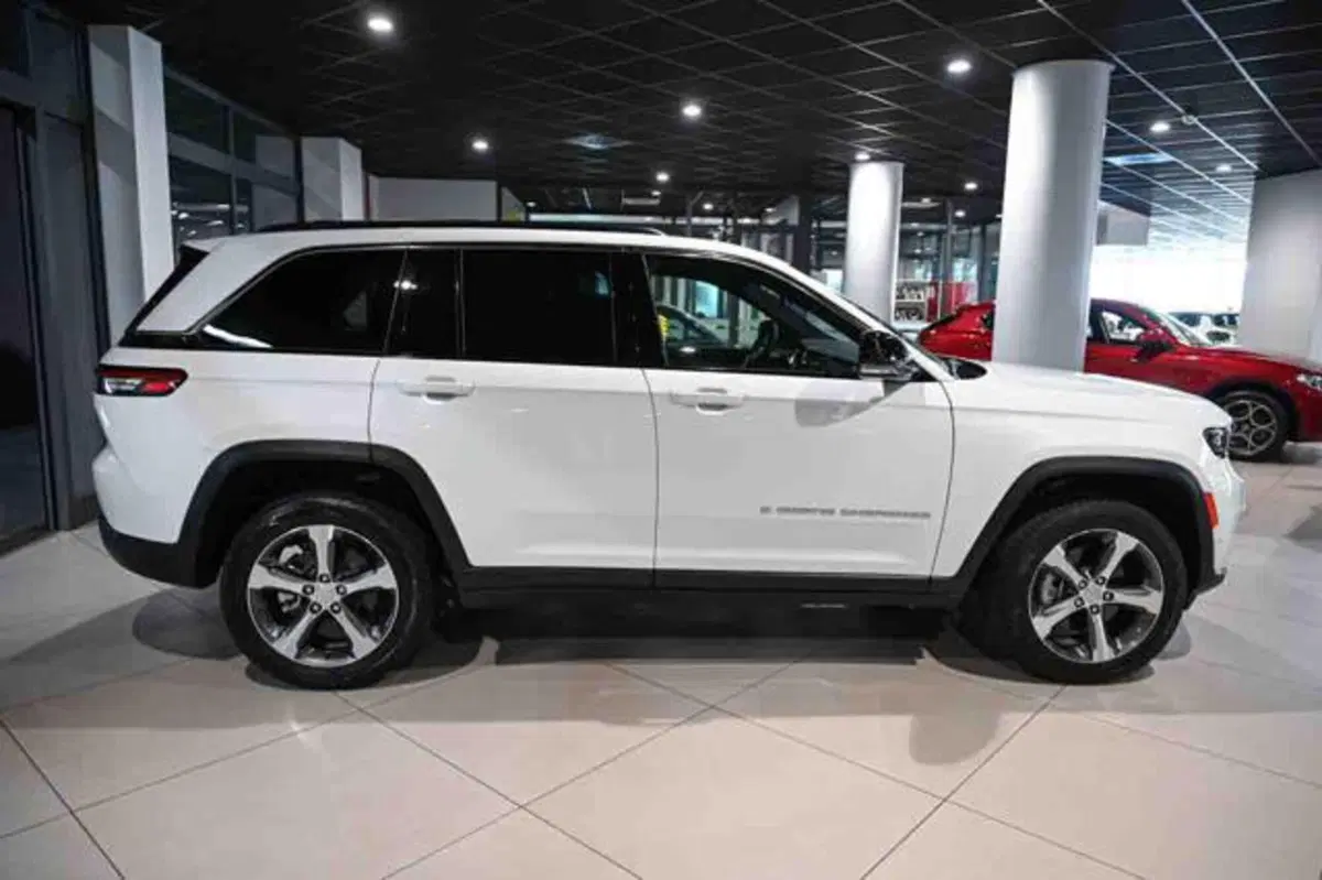 Jeep Grand Cherokee nuova a Torino (17)