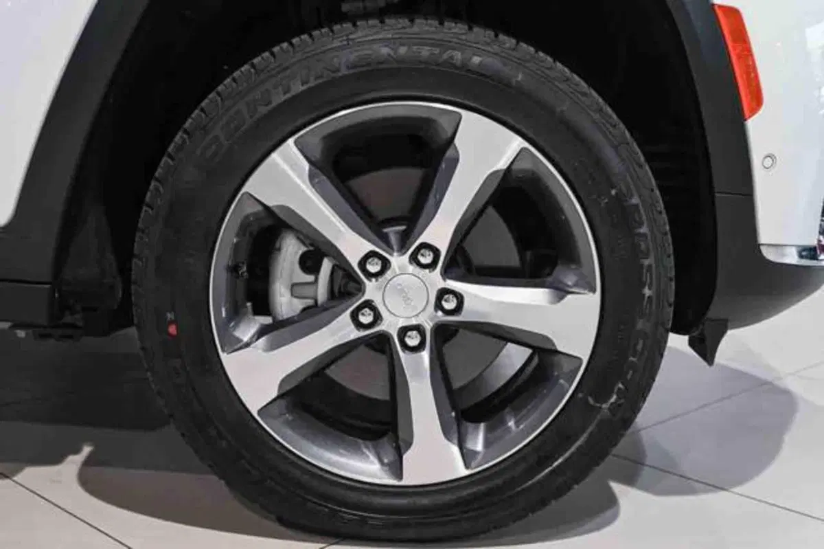 Jeep Grand Cherokee nuova a Torino (5)