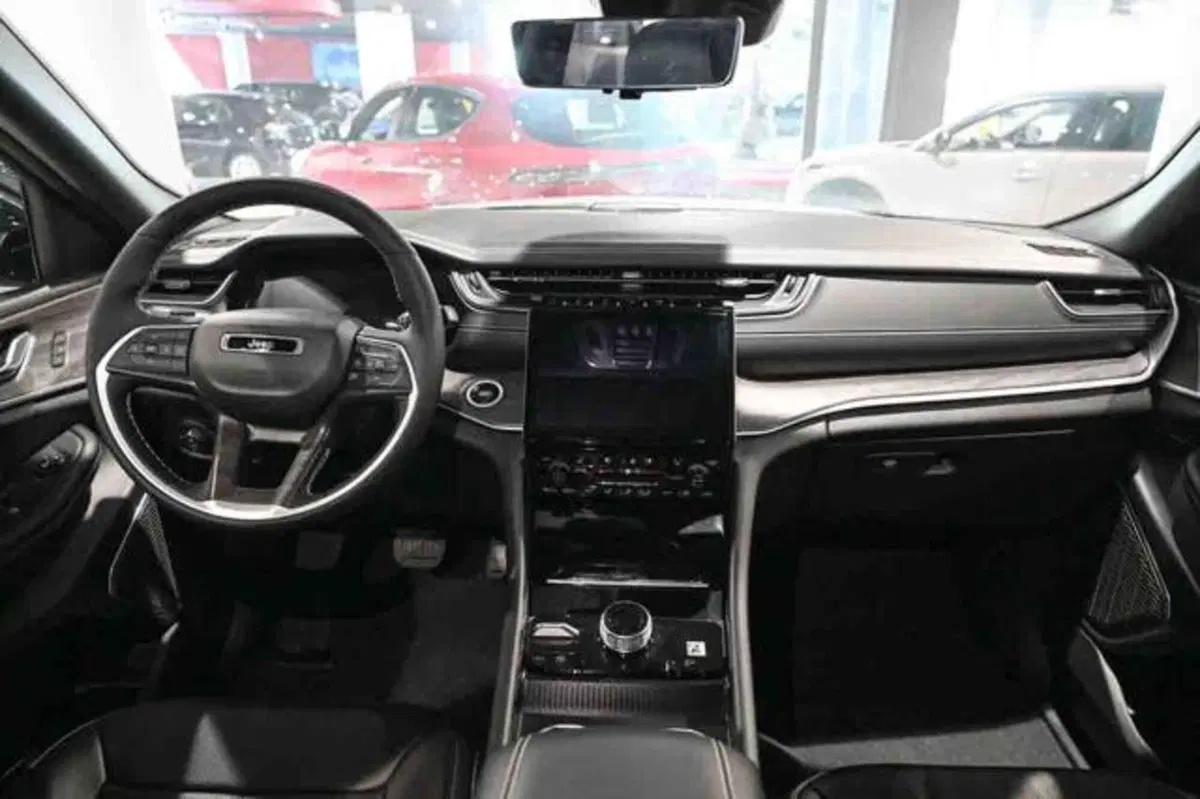Jeep Grand Cherokee nuova a Torino (6)