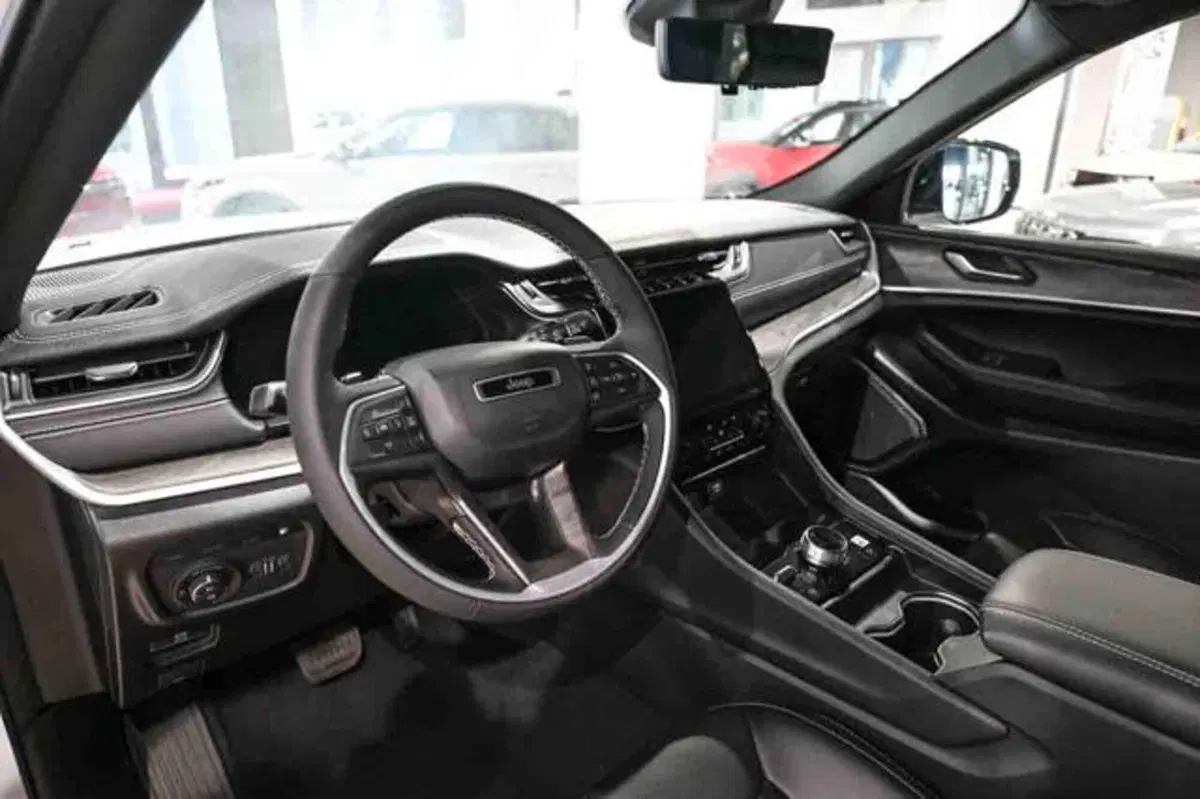Jeep Grand Cherokee nuova a Torino (7)