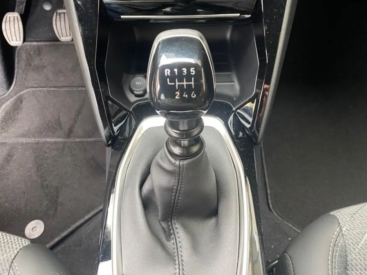 Peugeot 2008 nuova a Torino (12)