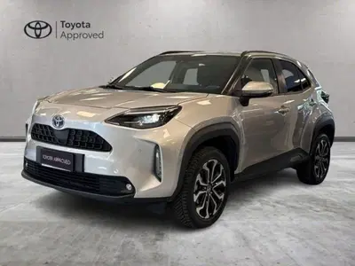 Toyota Yaris Cross Trend fwd 115cv e-cvt del 2023 usata a Prato